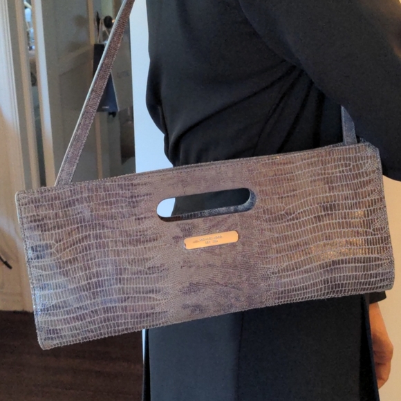 Michael Kors clutch with removable strap - Picture 1 of 12